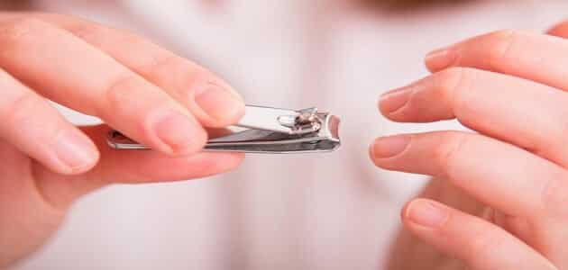 تعبیر دیدن ناخن کوتاه کردن در خواب برای زن مجرد و زن متاهل و مرد