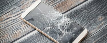 تعبیر خواب شکستن صفحه گوشی برای خانم های مجرد، متاهل و باردار
