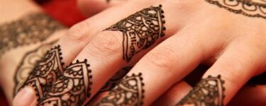 رویای حنا روی دست برای یک زن متاهل